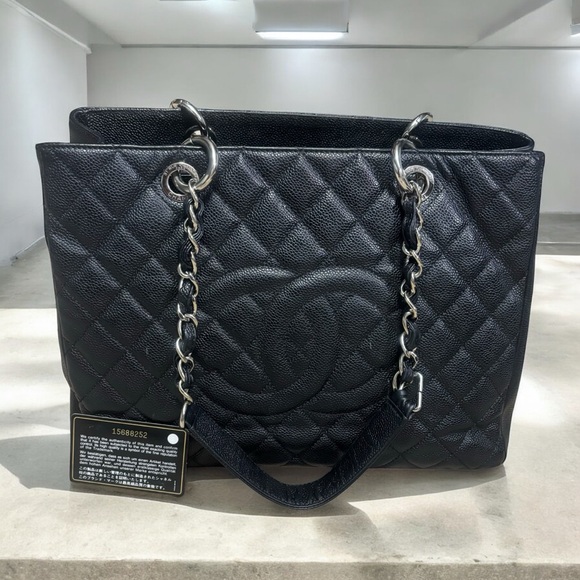 CHANEL Quilted Caviar CC Grand Shopping Tote - Picture 2 of 16